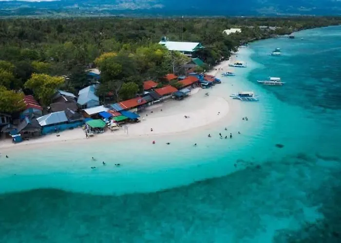 Speed 8 Hotel 3* Moalboal