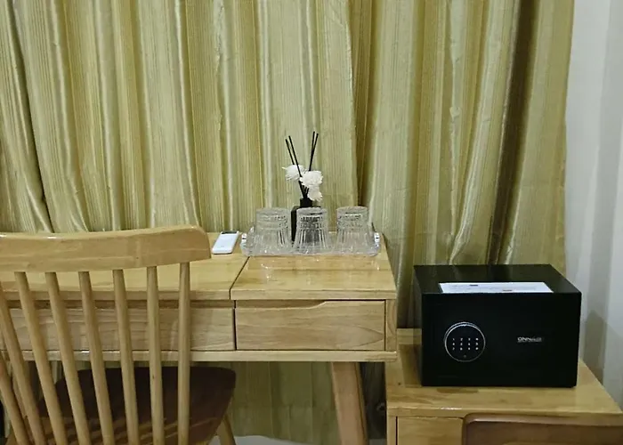 Speed 8 Hotel 3* Moalboal